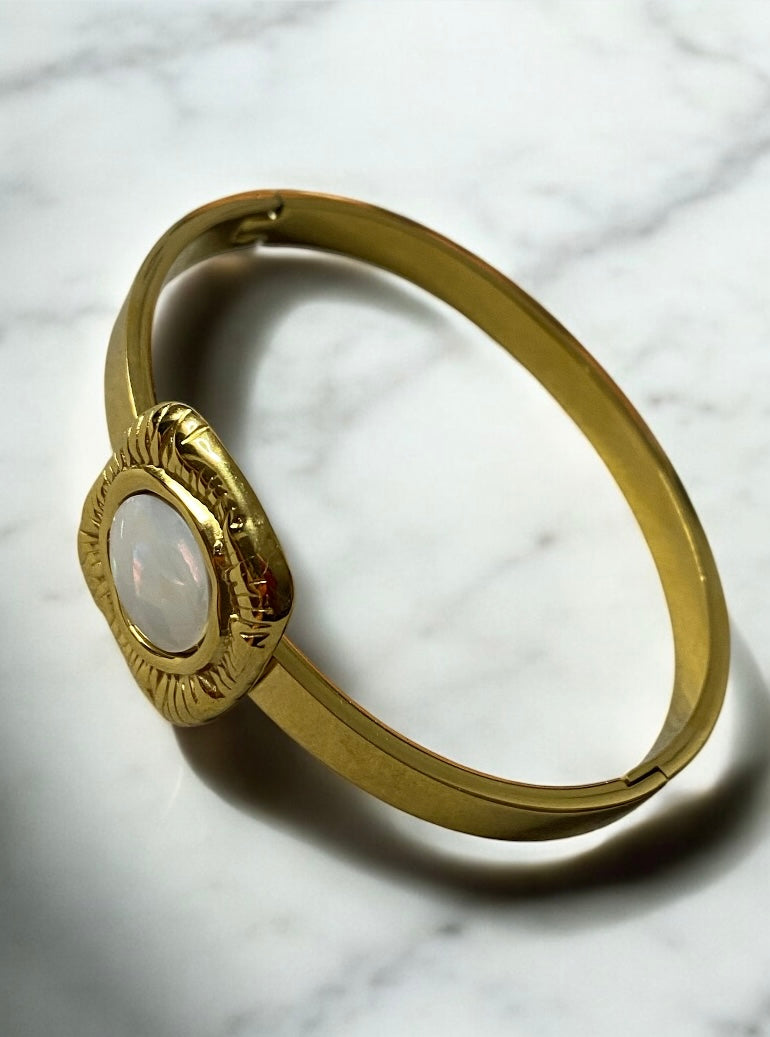JewelsStar Anti-Tarnish Gold-Plated Bracelet | Elegant, Waterproof & Skin-Friendly | Daily Wear Designer Bracelet for Women